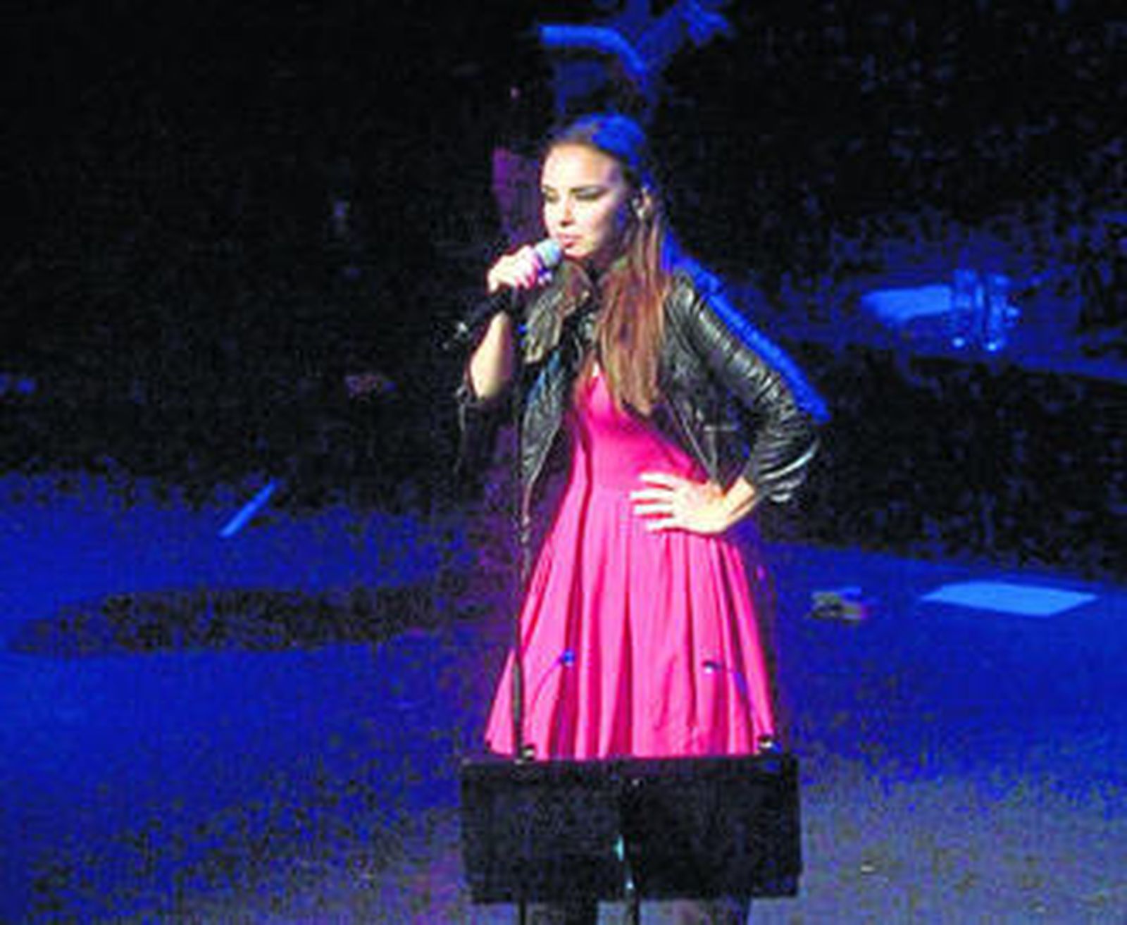 Chenoa lo dio todo sobre el escenario del Teatro Auditorio de Roquetas.