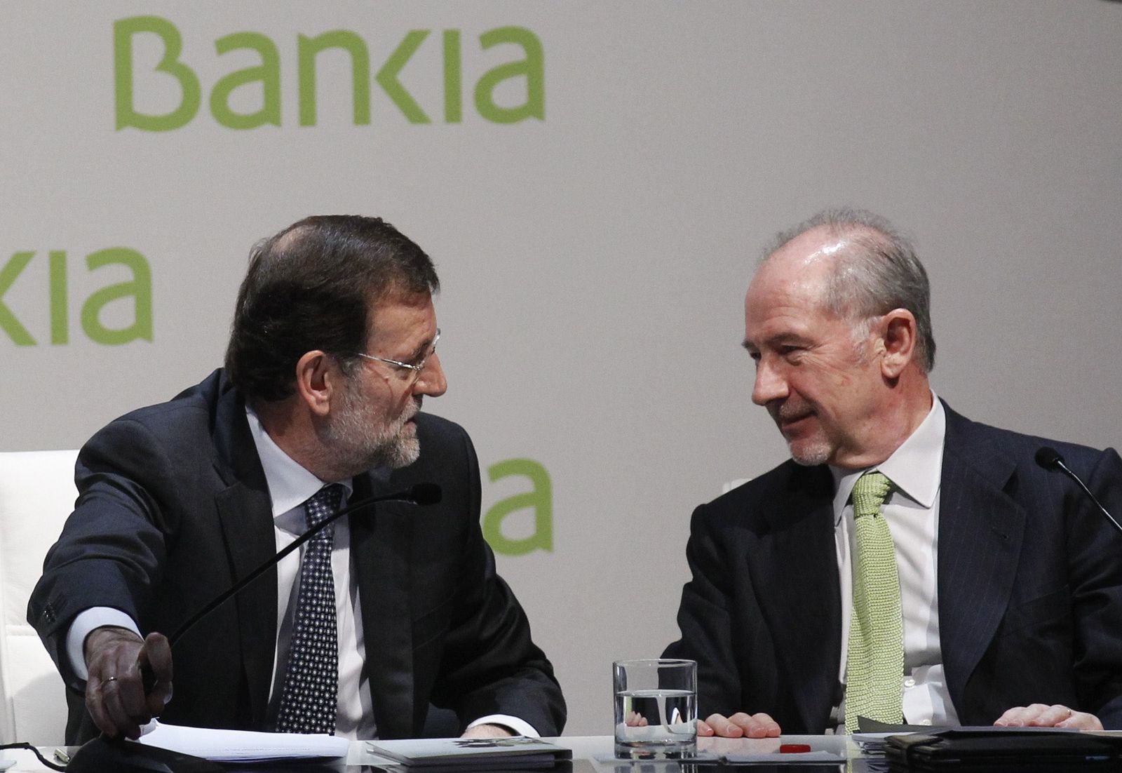 Mariano Rajoy y Rodrugo Rato durante una conferencia en Madrid en marzo de 2012.
