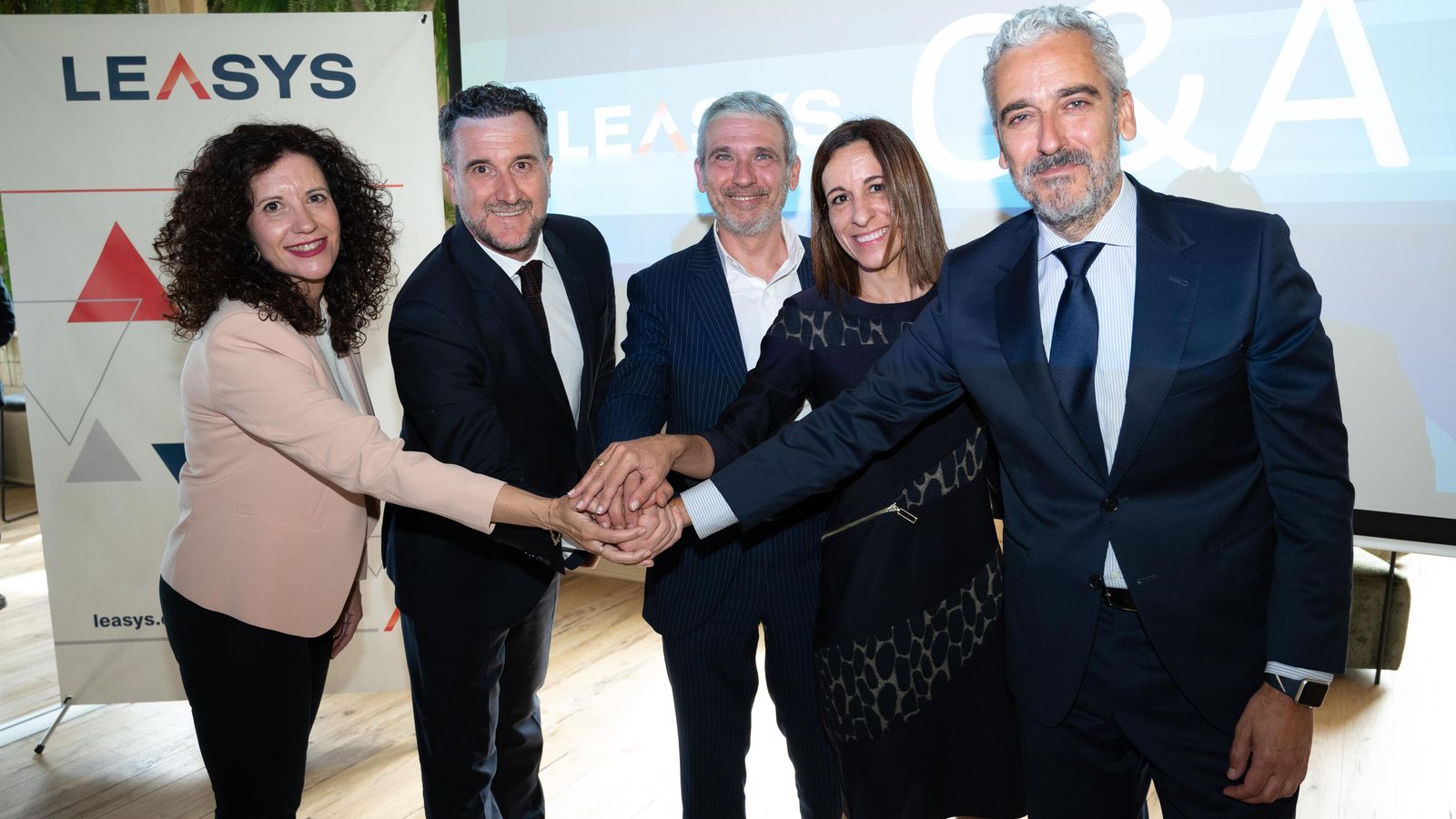 Entre los asistentes en el evento de presentación de la nueva compañía, el country manager de Leasys España, Raúl García; y José Antonio León Capitán, director de Comunicación y Relaciones Institucionales de Stellantis.