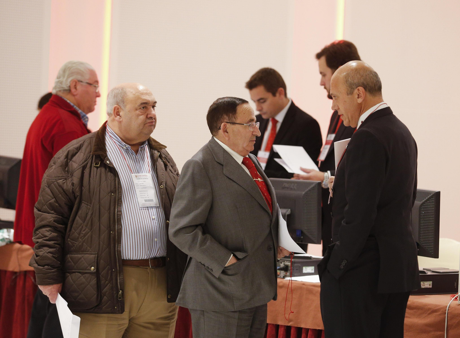 La Junta General del Accionistas del Sevilla FC, en imágenes