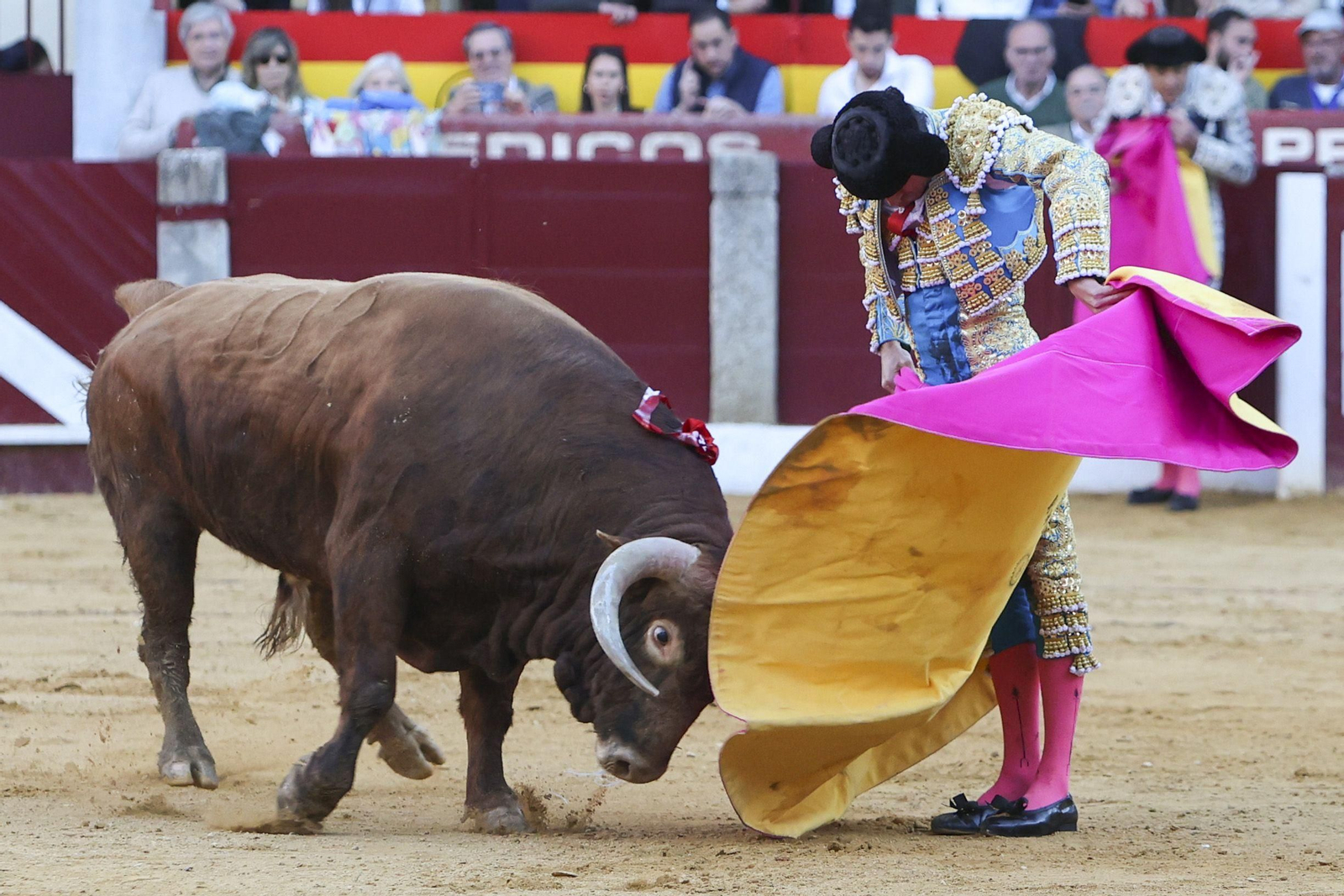 Las fotos de la vuelta a los ruedos de Morante de La Puebla en Almendralejo
