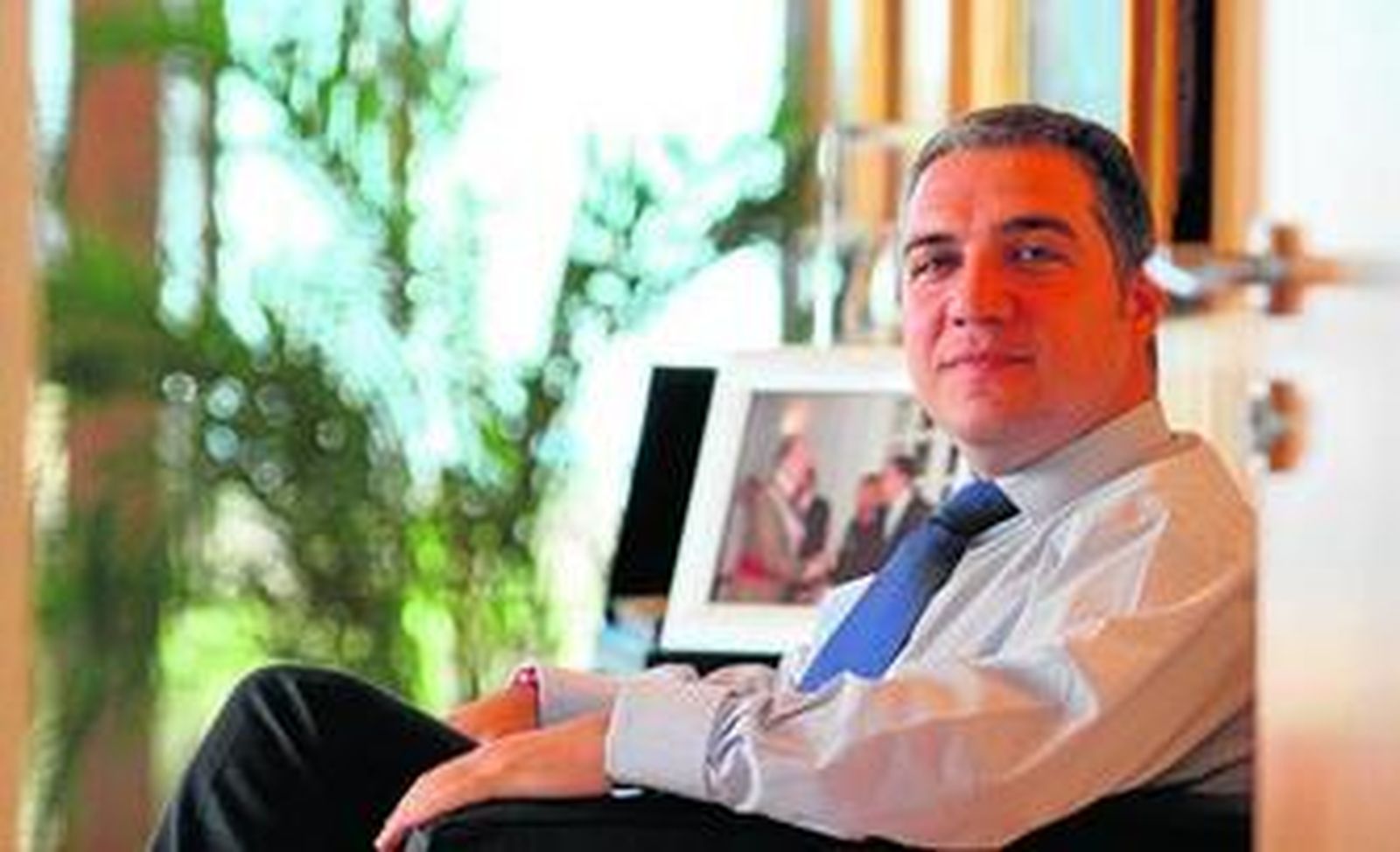 Elías Bendodo, en su despacho de la Diputación Provincial.