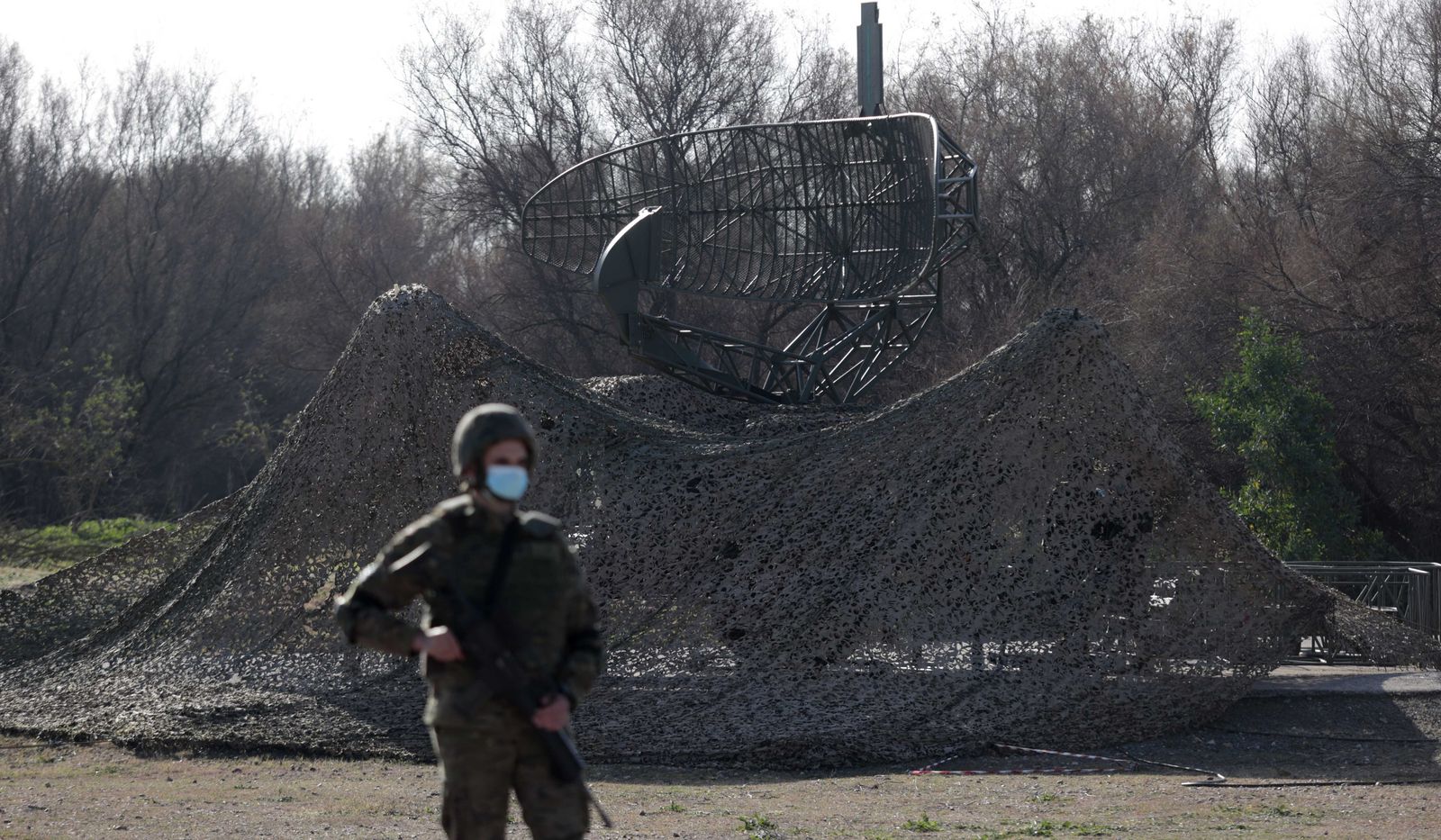 La visita de Margarita Robles a la Base del Copero en imágenes