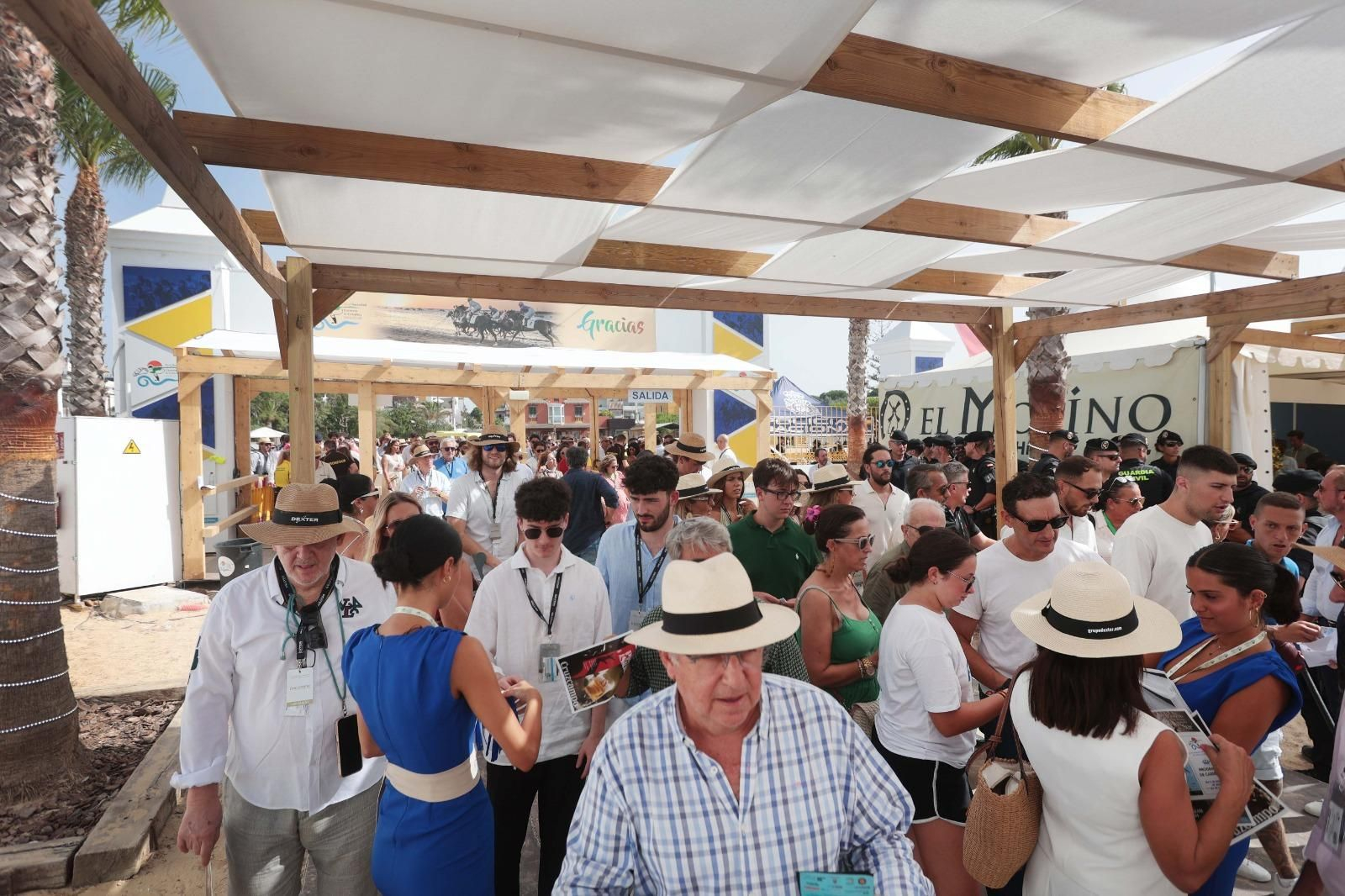 Imágenes del primer día de las Carreras de Caballos de Sanlúcar 2025