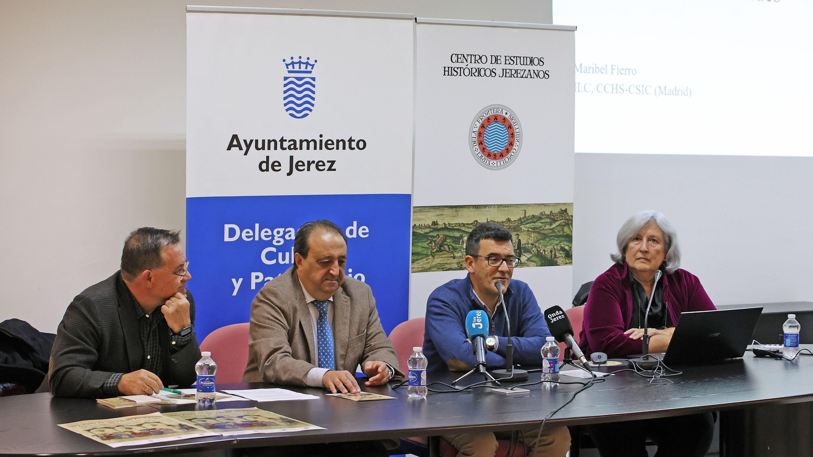 El delegado de Cultura, Francisco Zurita; junto a Francisco Barrionuevo, Miguel Ángel Borrego y Maribel Fierro. El delegado de Cultura, Francisco Zurita; junto a Francisco Barrionuevo, Miguel Ángel Borrego y Maribel Fierro.
