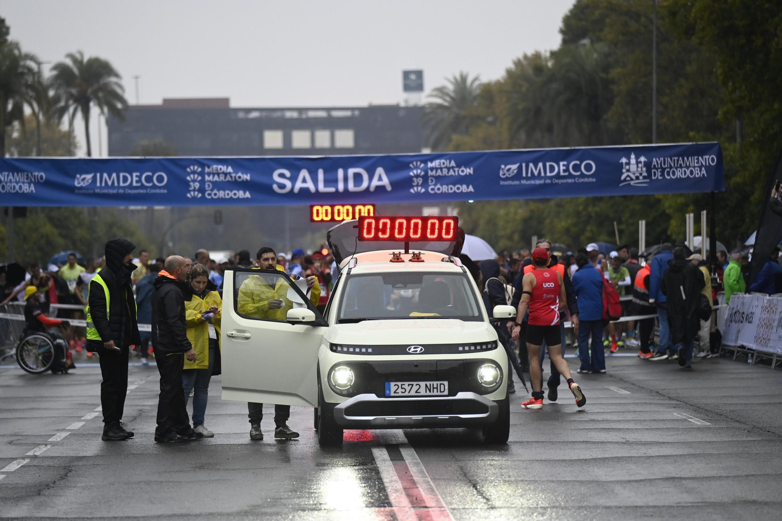 Las mejores fotos de la espectacular salida de la Media Maratón de Córdoba 2025