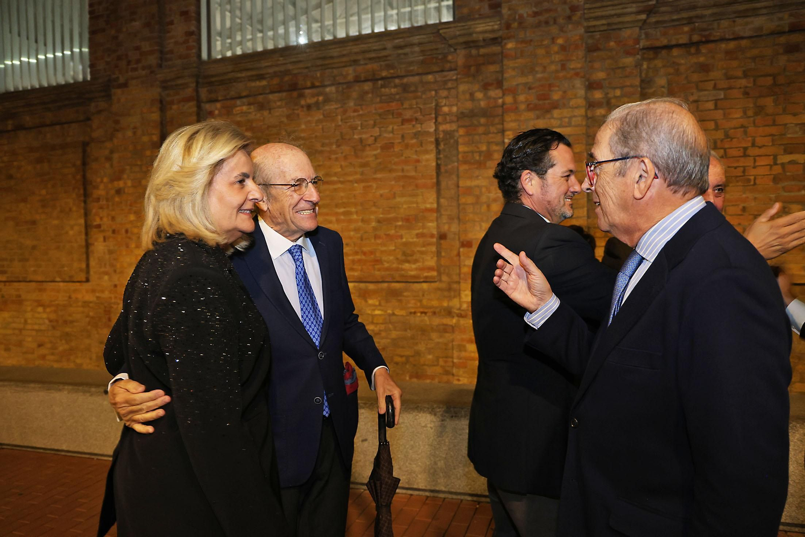 Imágenes de los invitados a la gala de los  37 premios Onubenses del Año