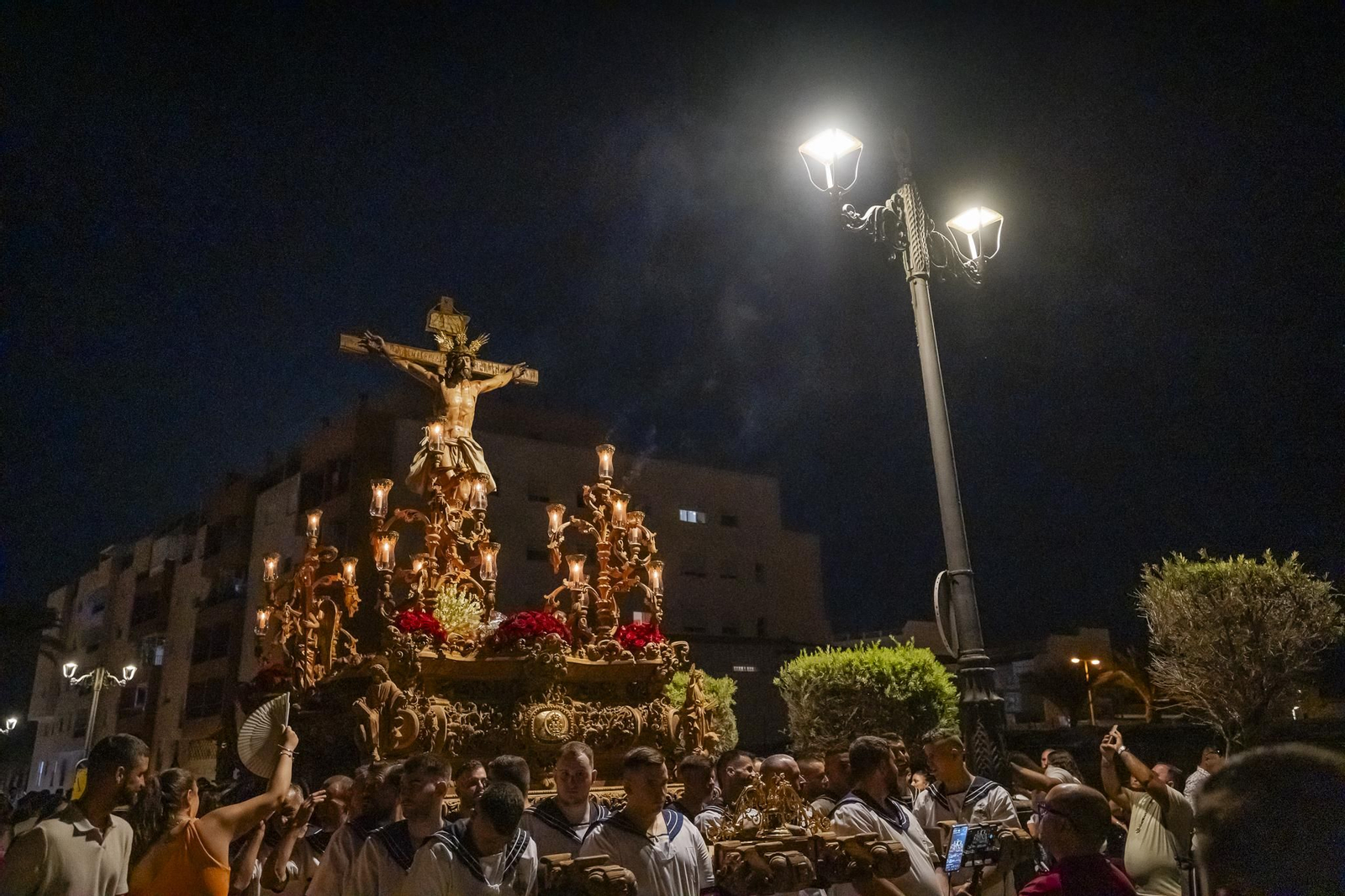 Así fue la procesión del Santísimo Cristo del Mar en el Puerto de Roquetas.
