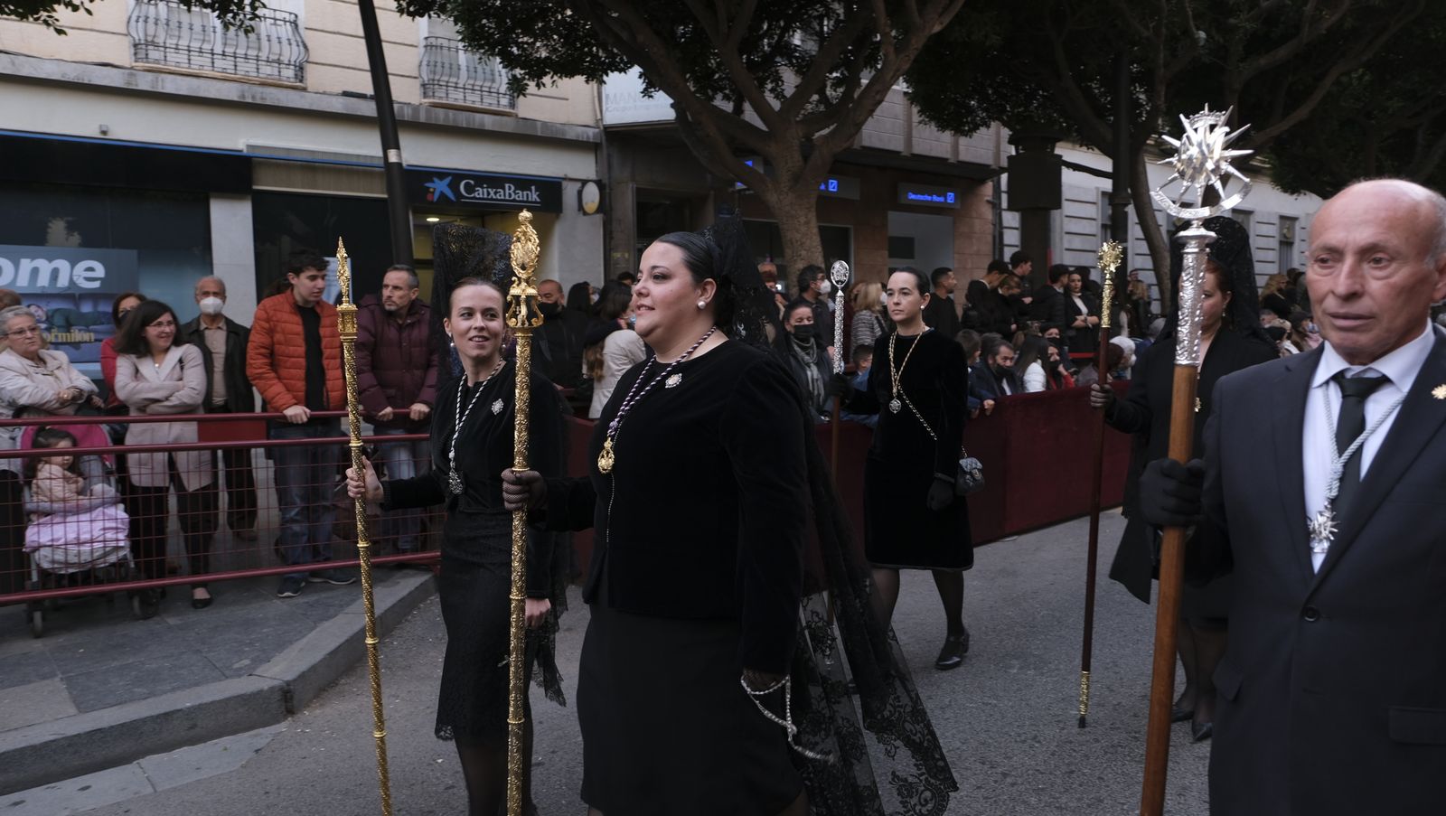 Procesión del Santo Entierro en Almería, en imágenes.