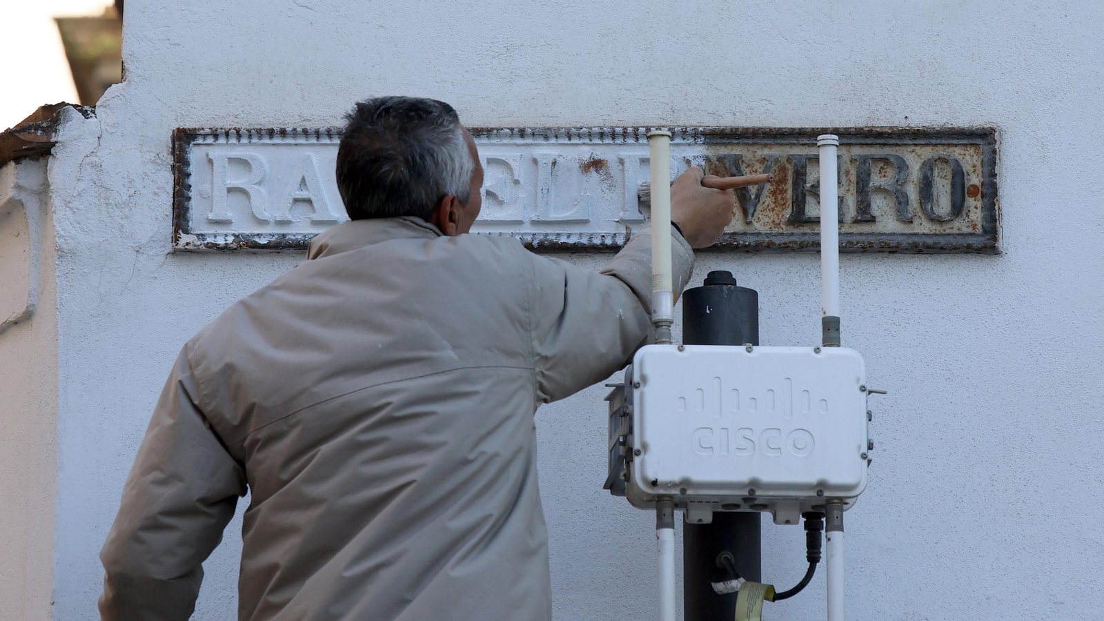 Trabajos de restauración del callejero de Jerez