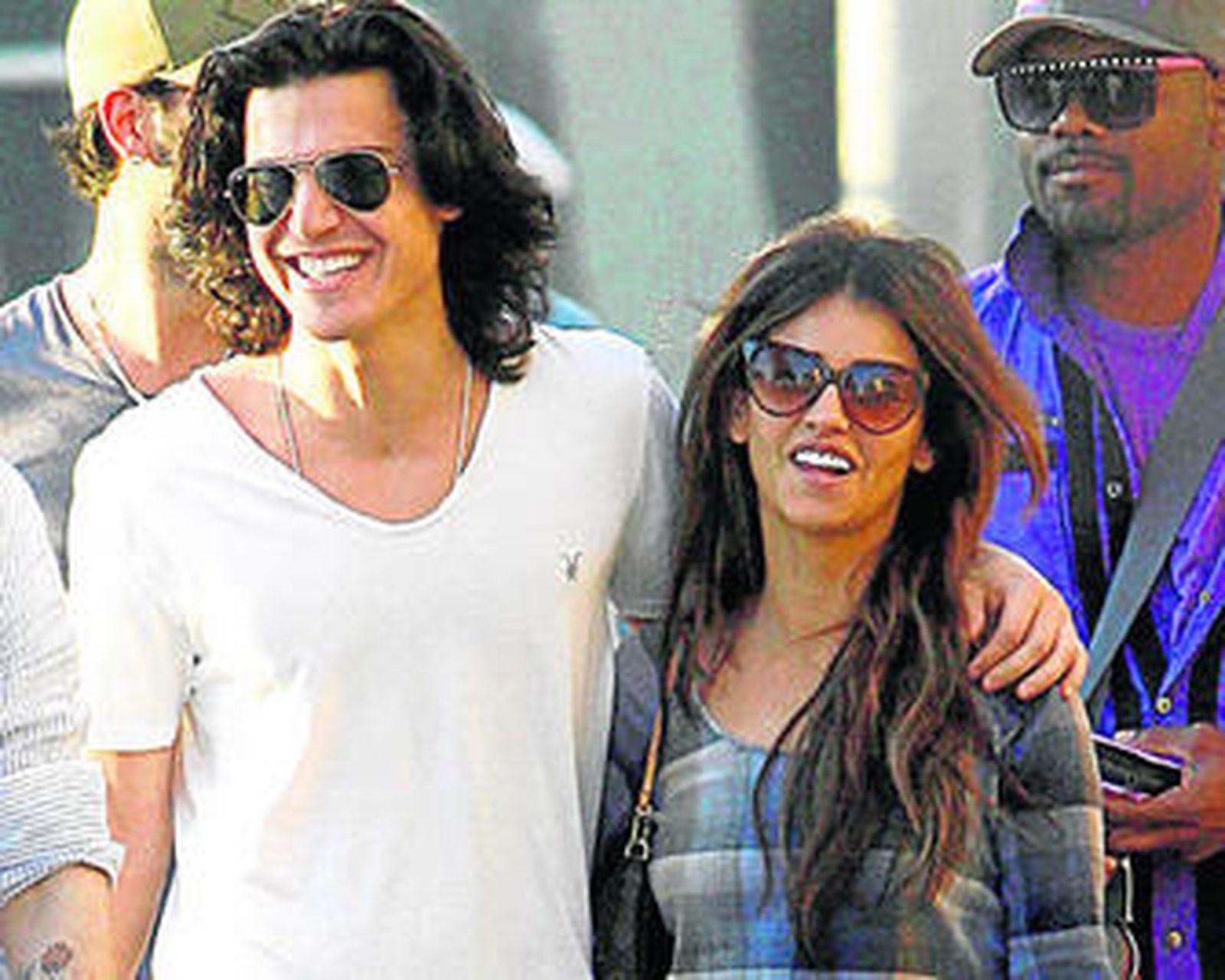 Antes de la ruptura, Mónica y Álex paseaban su amor por las calles de Los Angeles así de felices.