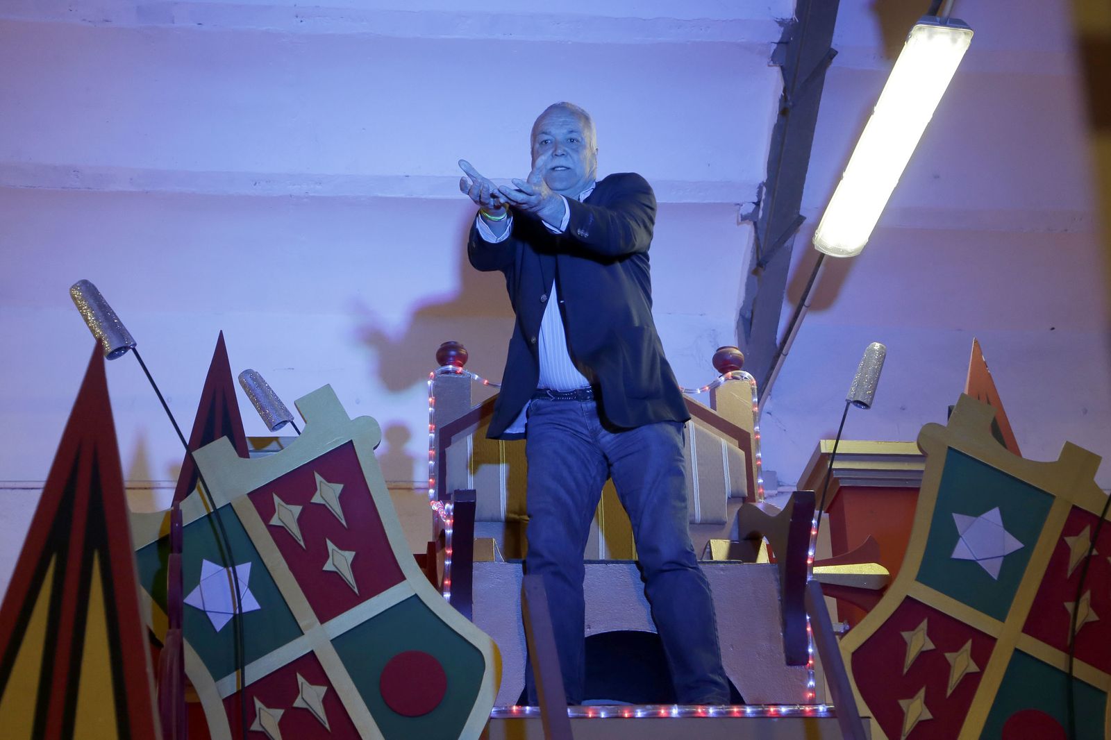 Visita de los Reyes Magos a sus carrozas