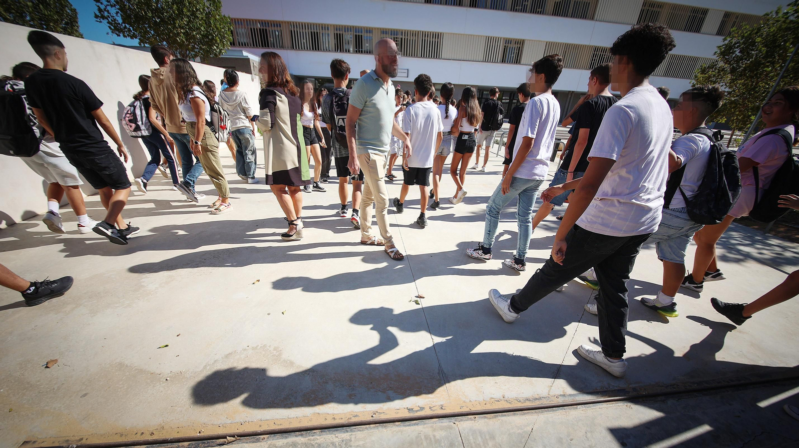Vuelven las clases al instituto de Jerez después de los  apuñalamientos