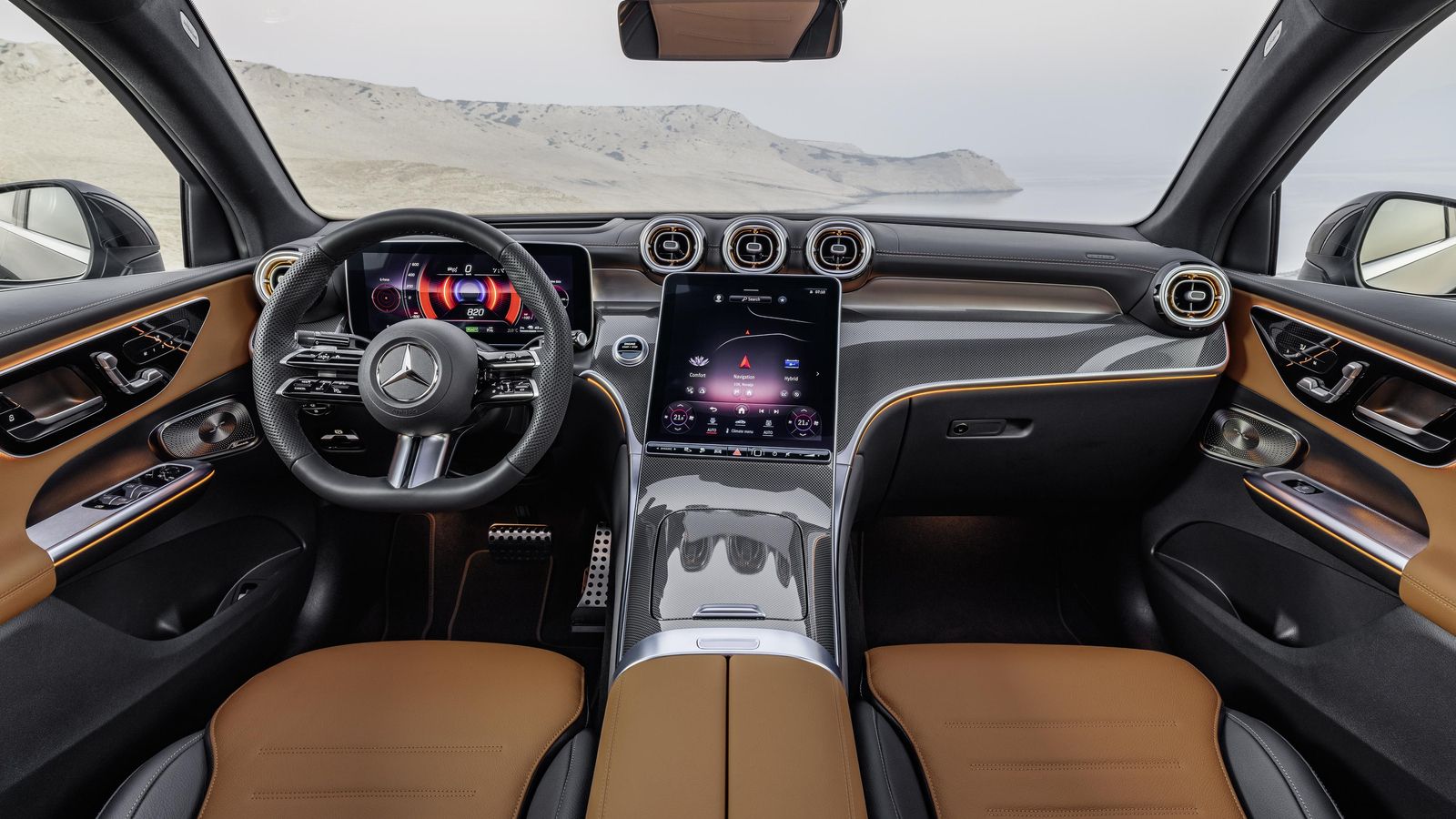 El salpicadero es tal cual el de los GLC con carrocería SUV. La doble pantalla, con la central vertical, es una de sus señas de identidad.