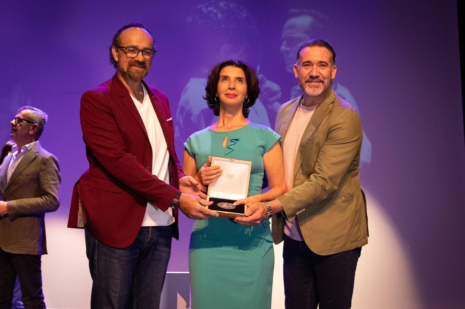 Eugenia Eiriz, directoora de la compañía, junto a Miguel Angel Rojas y Alfredo Tejada.
