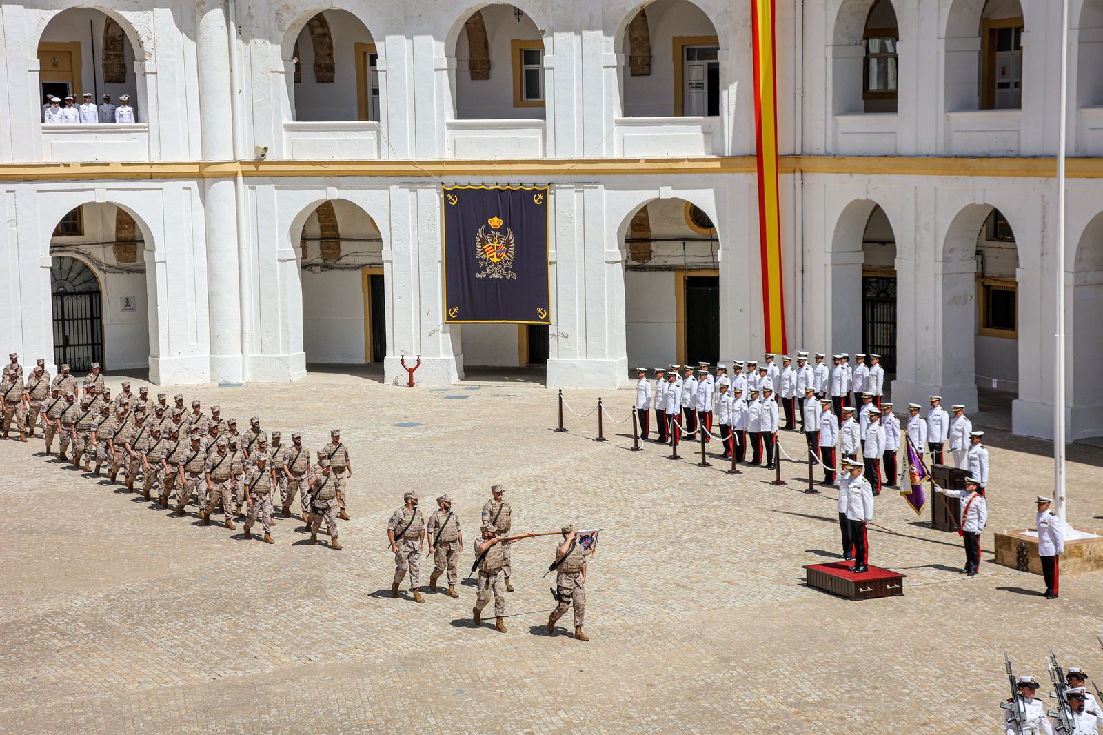 Recibimiento en San Fernando a la fuerza expedicionaria de la Infantería de Marina de regreso de Malí.