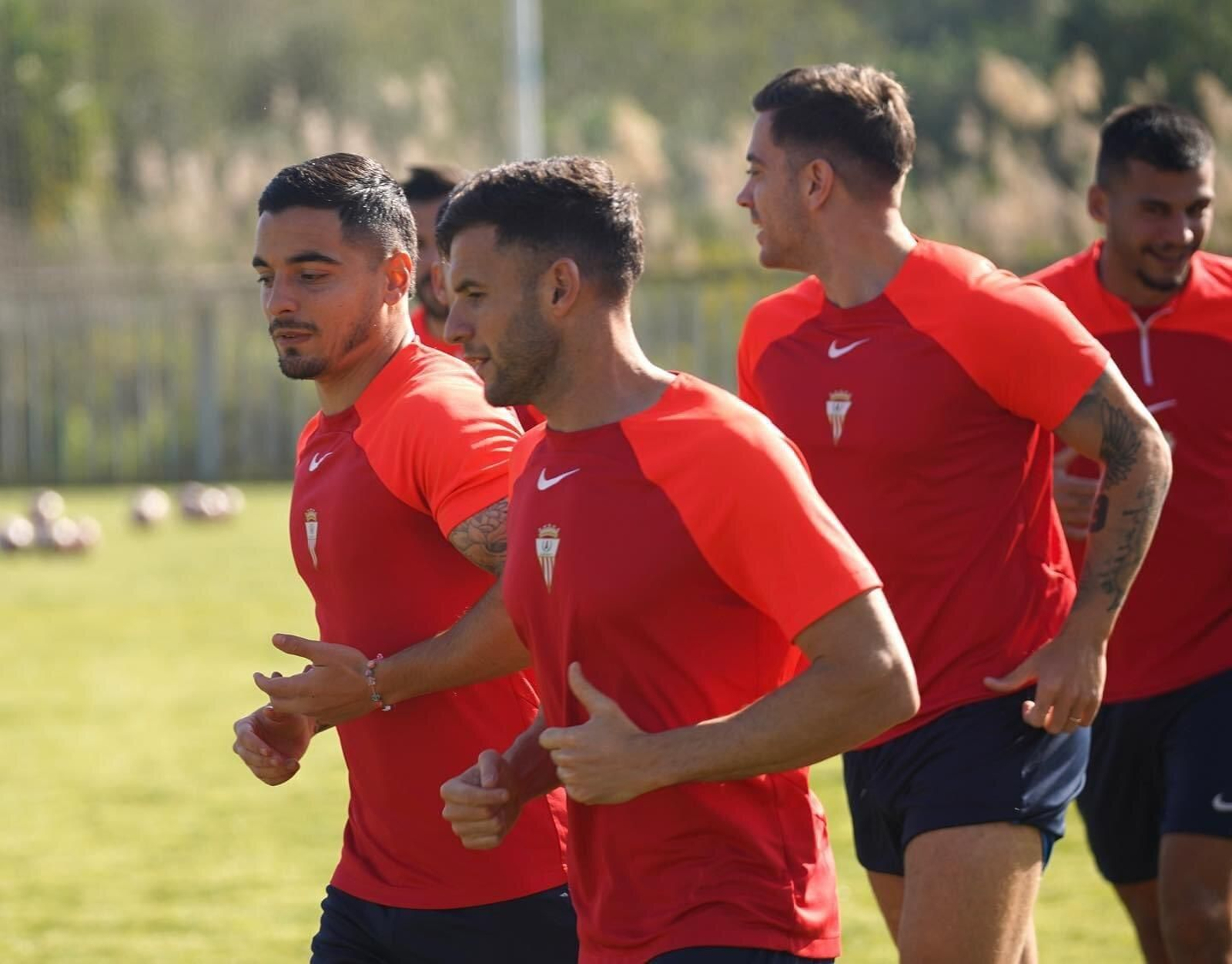 Tomás, Iván Turrillo y Juan Rodríguez, en un entrenamiento del Algeciras antes de viajar a Mérida