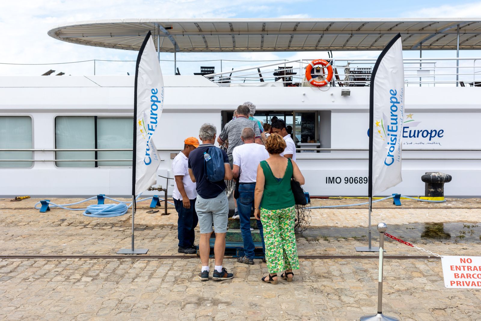 Las impresionantes imágenes del buque La Belle de Cadix en el Puerto de Huelva