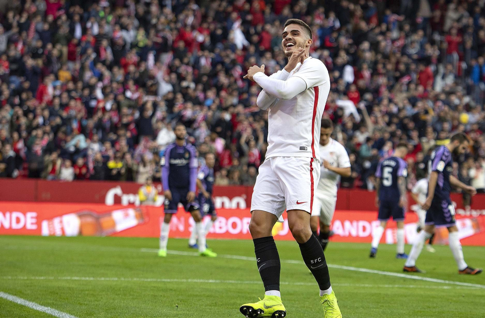 Andre Silva celebra su gol ante el Valladolid.