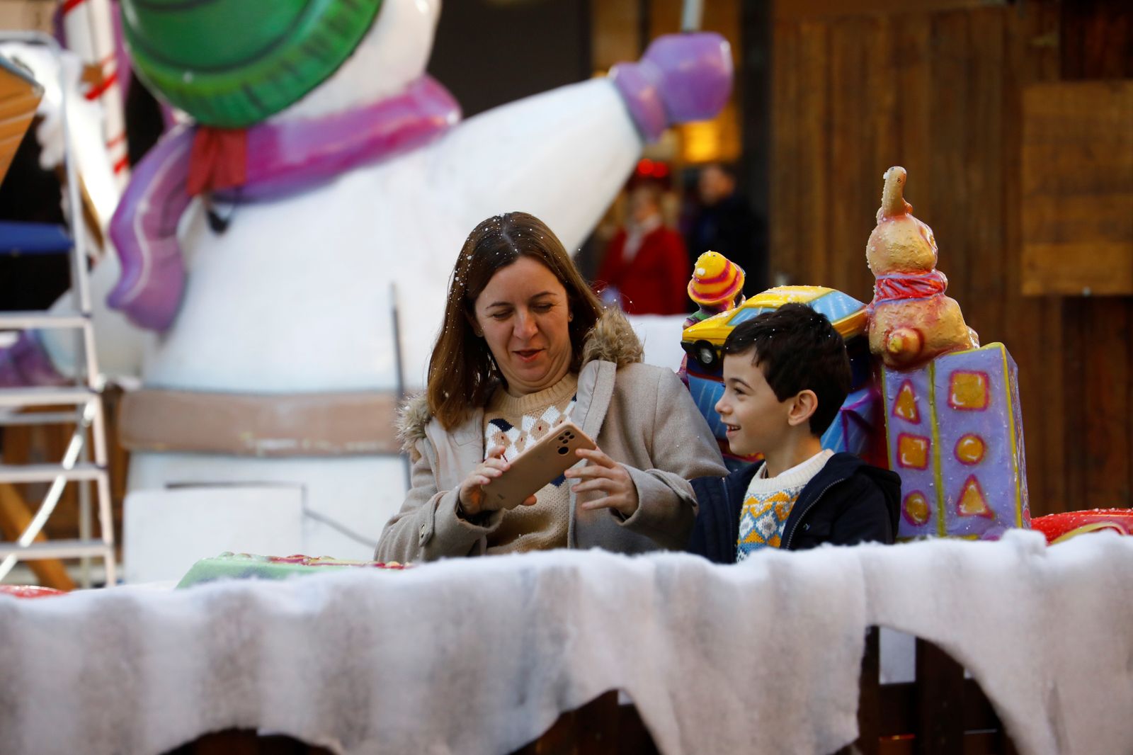 El gran ambiente en las calles de Córdoba en la previa de la Nochevieja, en fotografías