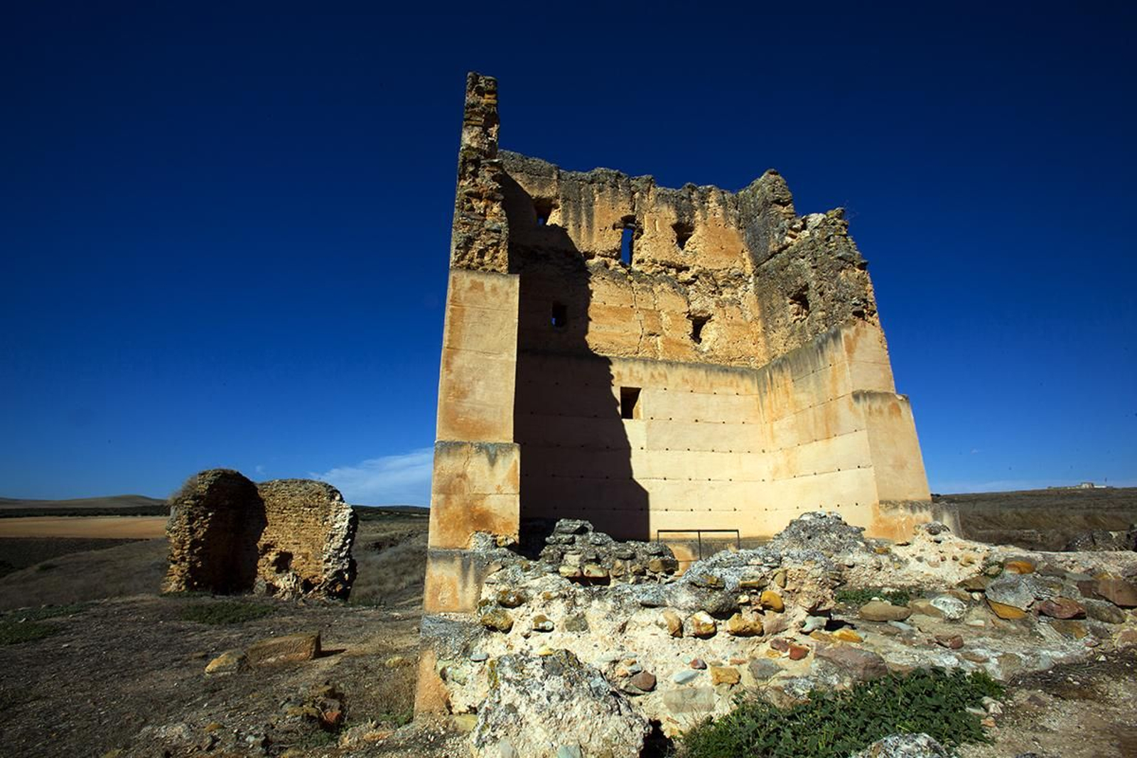 Ruinas del Castillo de Santa Eufemia en Linares.