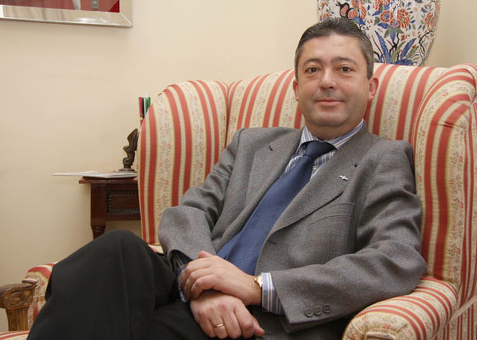 El secretario general del Ayuntamiento supedita la grúa telemática a cambios en la relación Aussa-Tussam