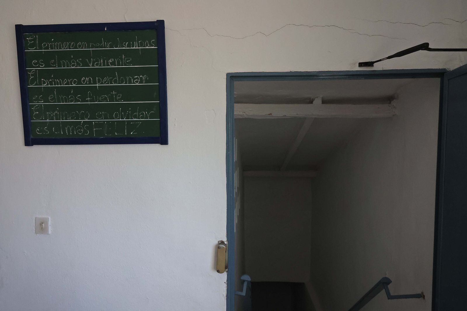 Imágenes de los desperfectos de la iglesia Nuestra Señora del Carmen en La Línea