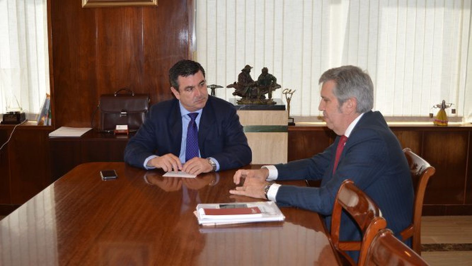 Reunión entre el delegado de la Zona Franca y el director general de la Fundación Incyde