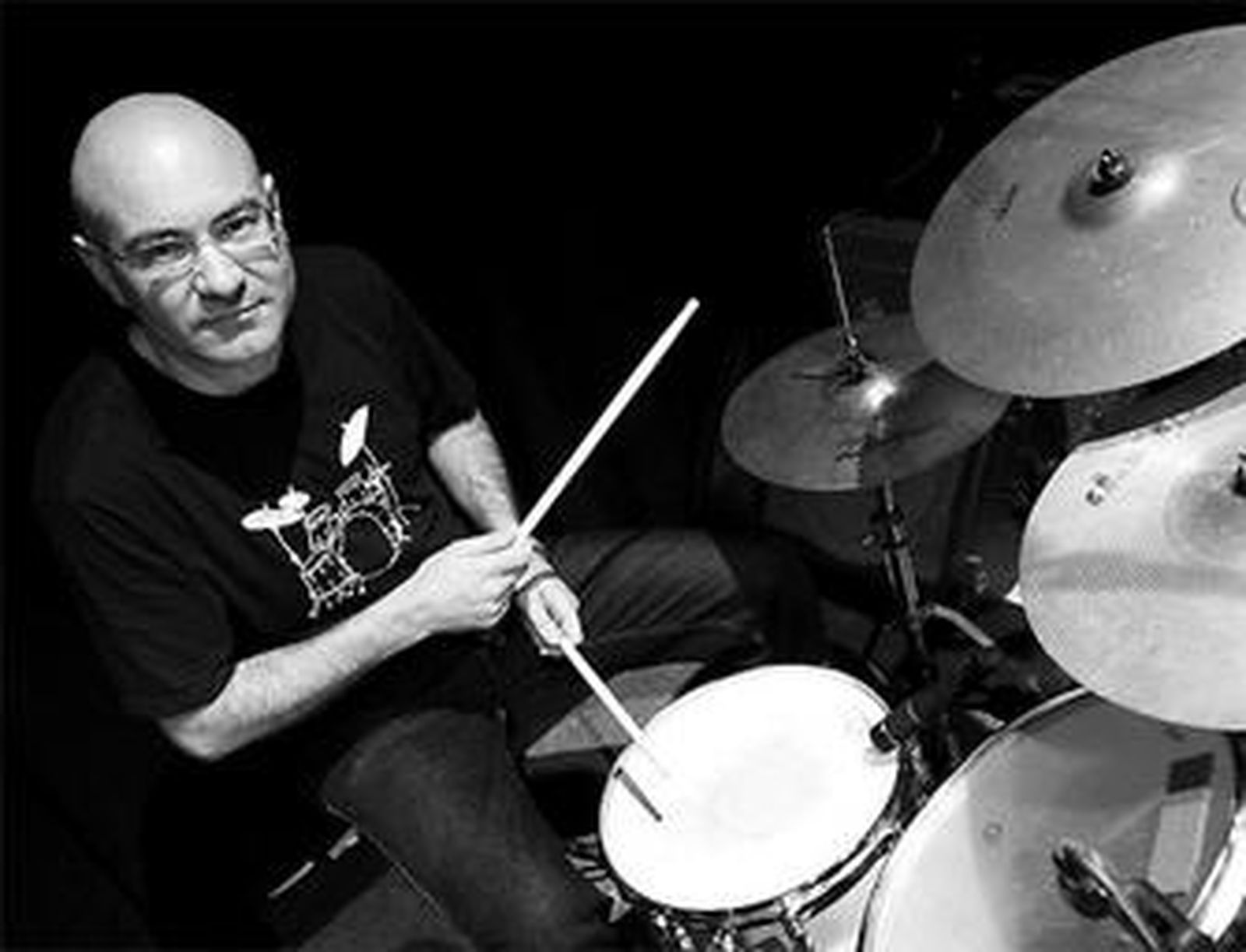 El nuevo delegado de Educación es también el batería de un grupo de música.