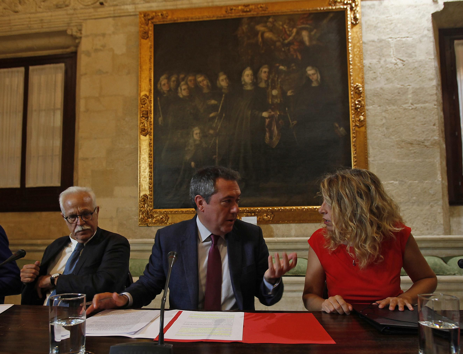 Espadas presenta junto a Castillo el proyecto de presupuestos y ordenanzas fiscales para 2019.