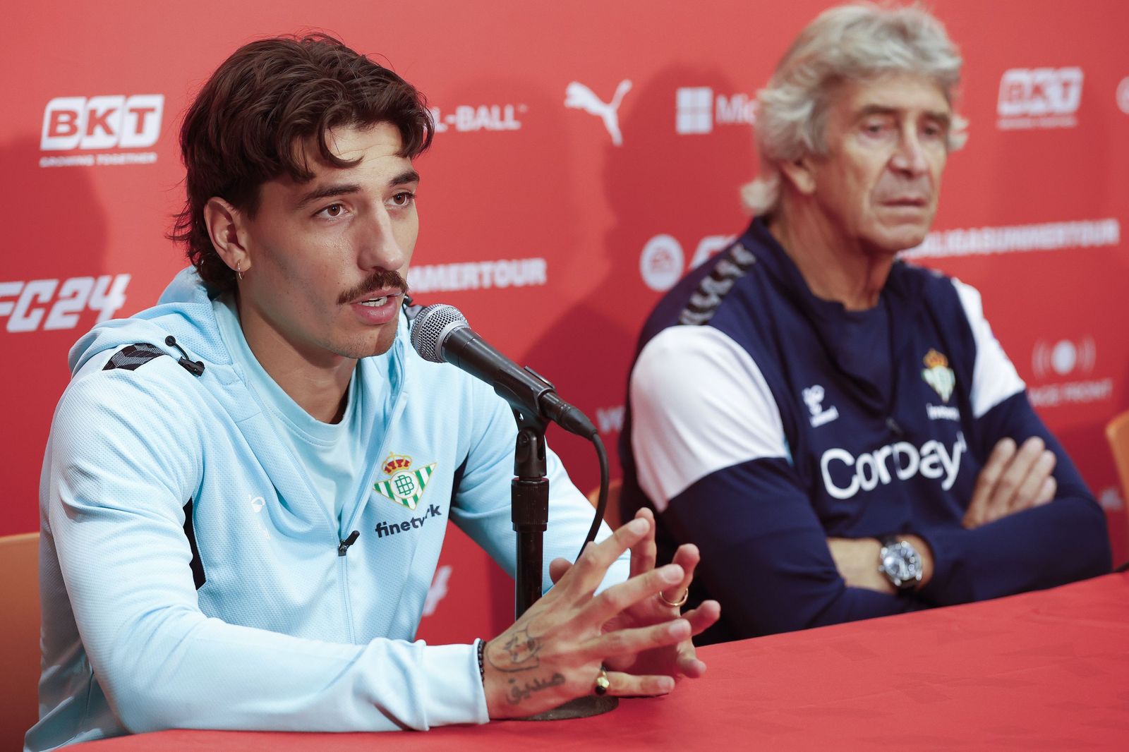Bellerín y Pellegrini, en la rueda de prensa previa al duelo con la Real Sociedad.