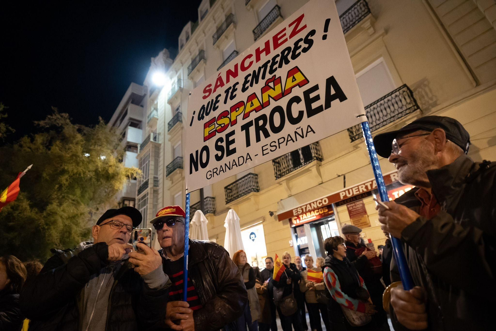 Manifestación contra la amnistía por las calles de Granada