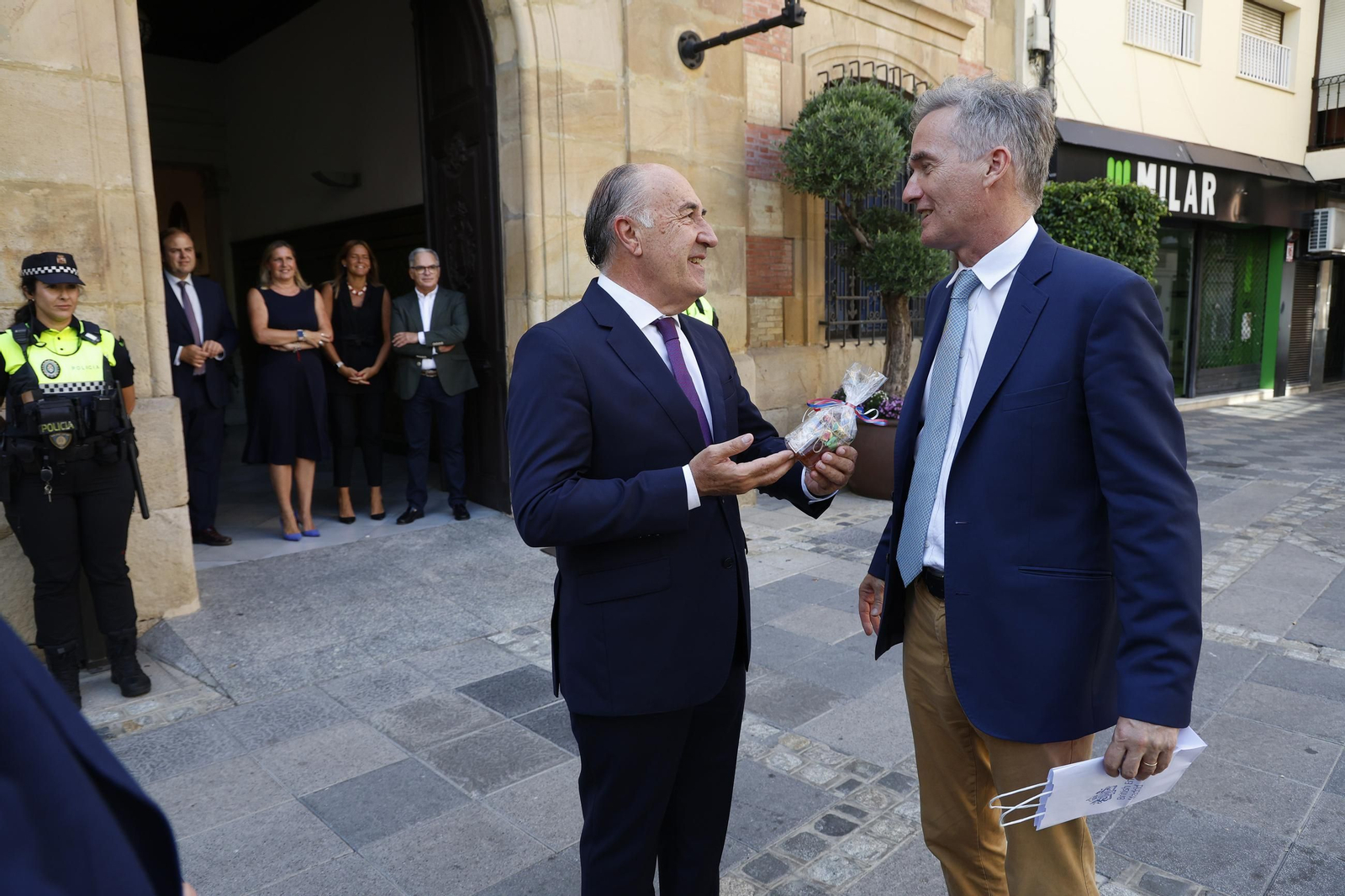Las fotografías de la visita del embajador británico en España, sir Alex Ellis, al Ayuntamiento de Algeciras