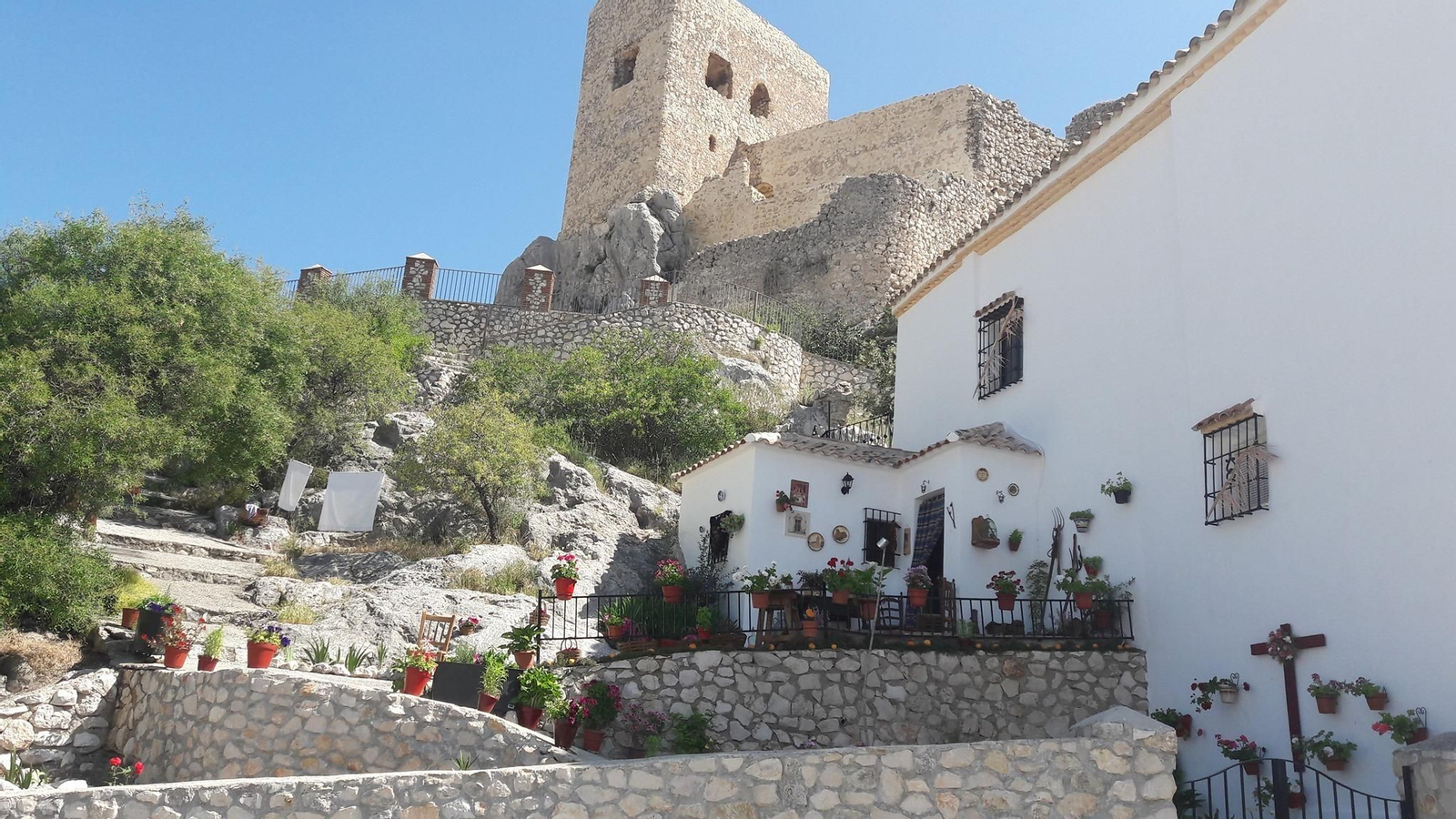 El Castillo de Luque o de Hish Lukk es una fortaleza hispanomusulmana que data del siglo IX El Castillo de Luque o de Hish Lukk es una fortaleza hispanomusulmana que data del siglo IX