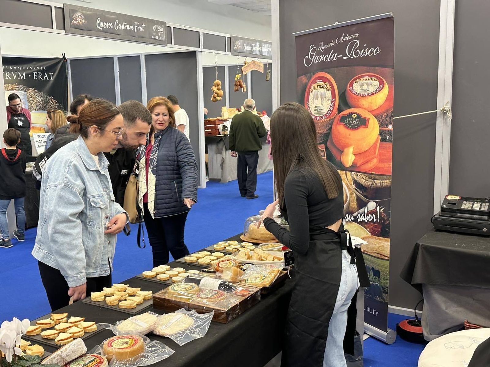 Un recorrido en imágenes por la Feria del Queso de Los Pedroches en Hinojosa del Duque