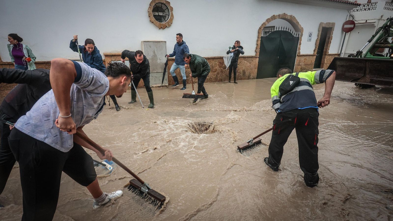 Imágenes del paso de la Dana, inundaciones, destrozos y caos por todo Jerez