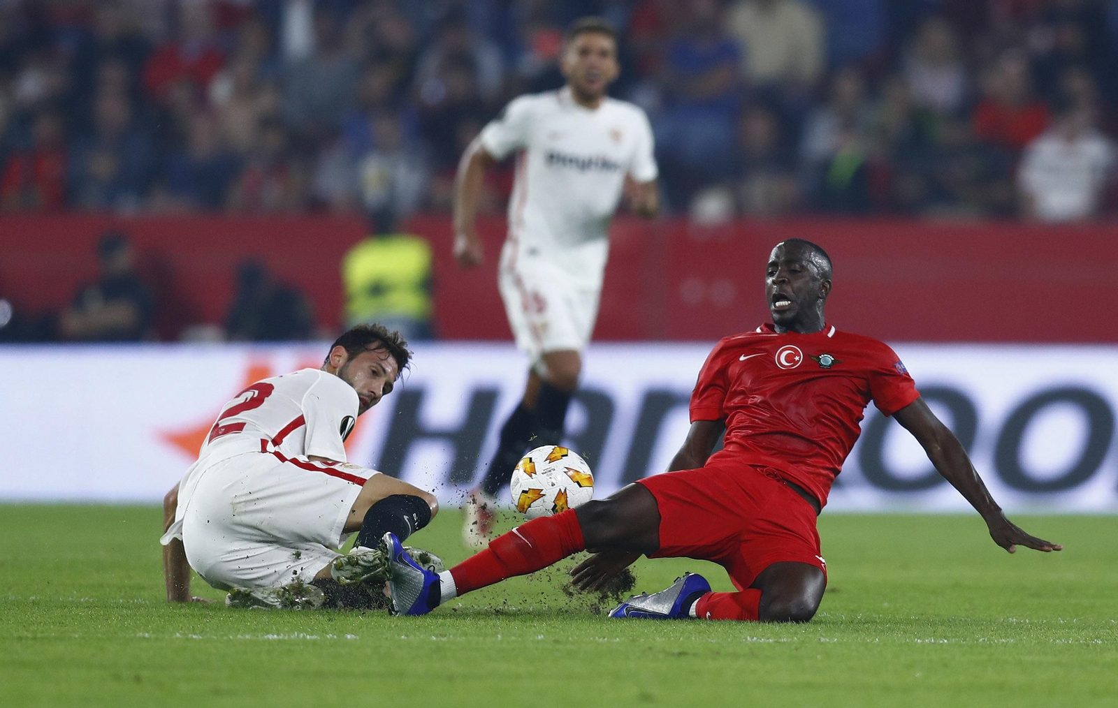 La imágenes del Sevilla-Akhisarspor