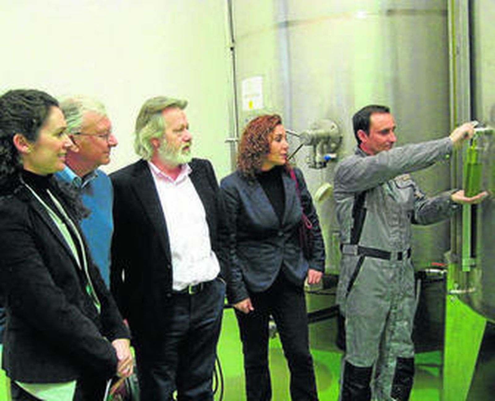 Juan Deus, Águeda Cayuela, Rogelio Hidalgo y Mariola Hidalgo en la firma.