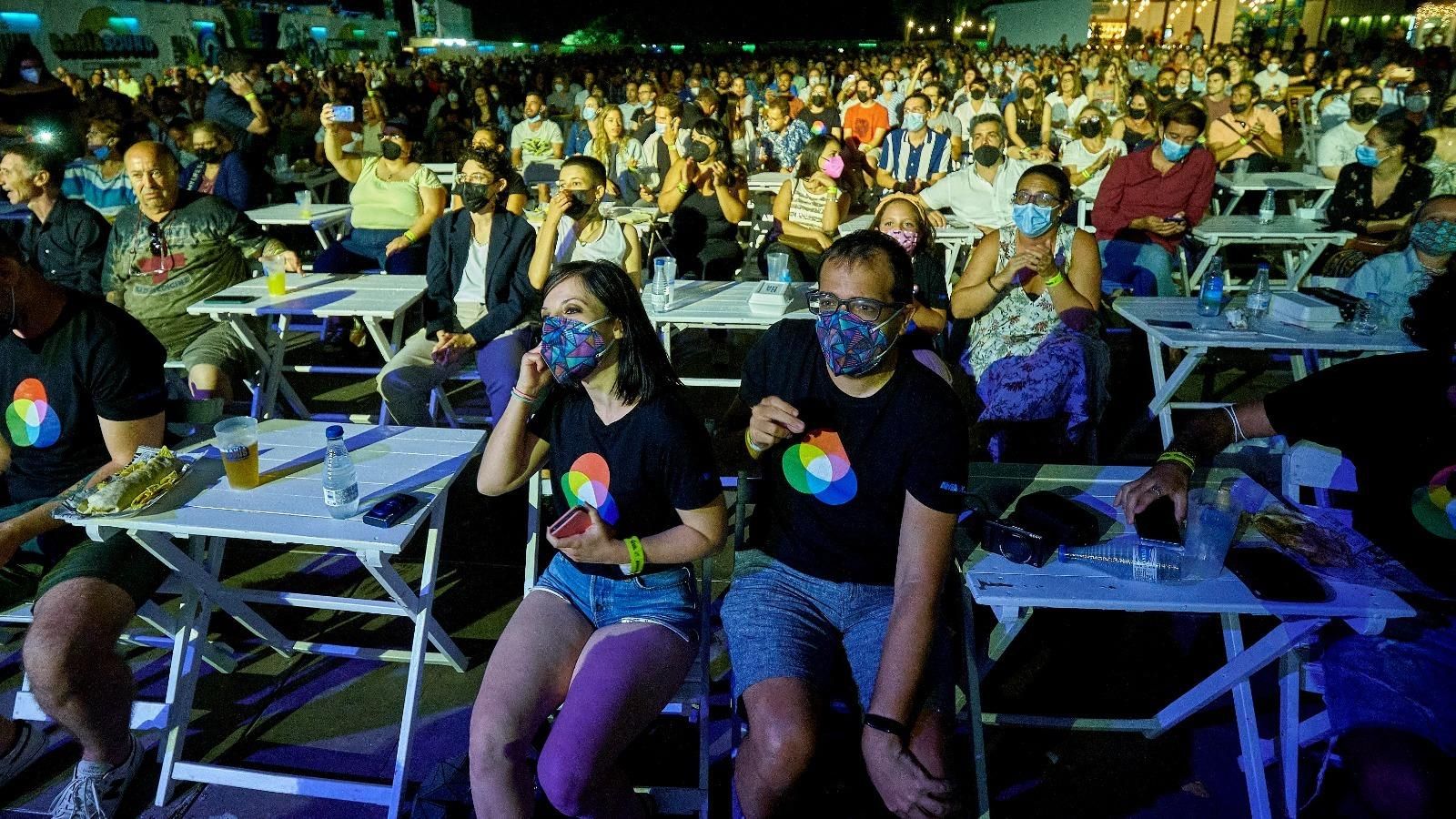 Numeroso público arropó el concierto de Amaral.