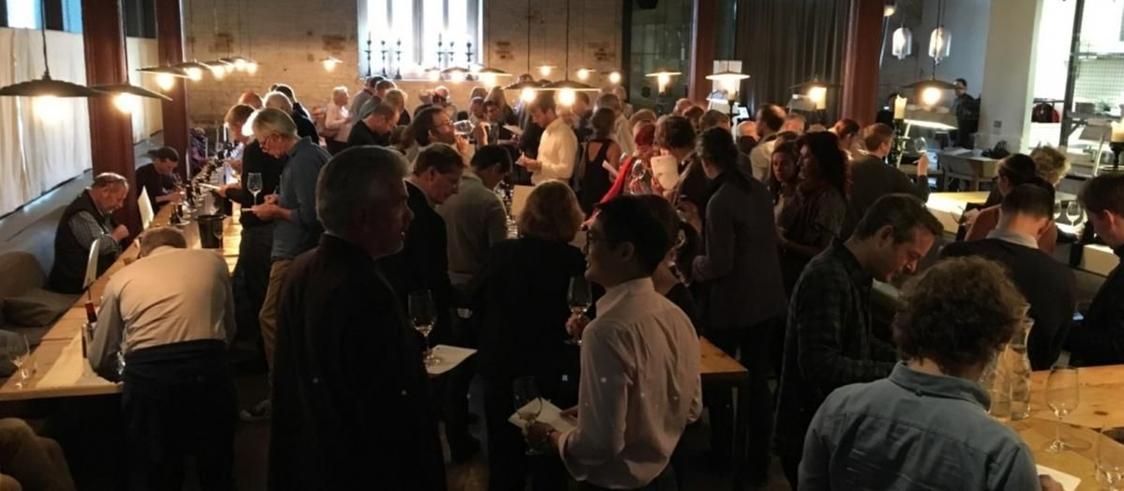 Imagen de la 'Sherry Night' organizada por la Master of Wine Jancis Robinson en un restaurante de Londres.