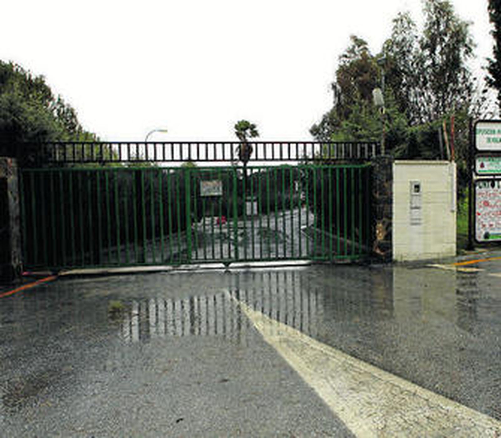 Entrada al punto limpio de Ronda.