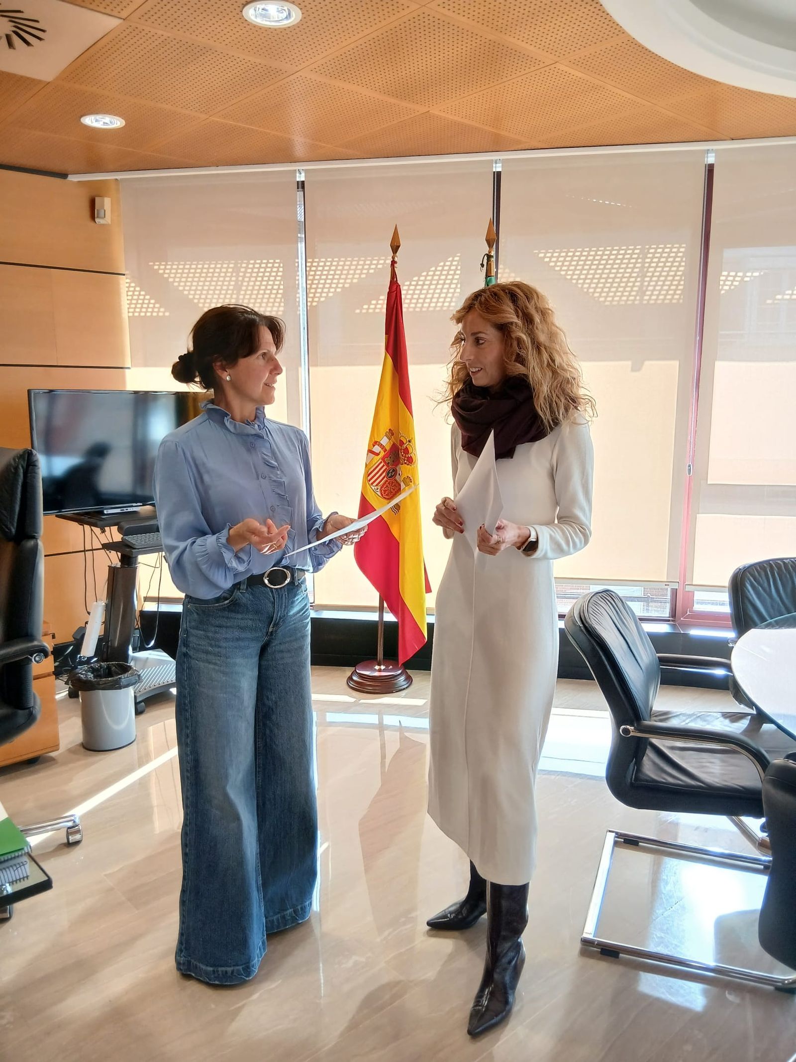 Dolores Martínez, delegada de Fomento, hace balance del Servicio de Transportes en Almería.
