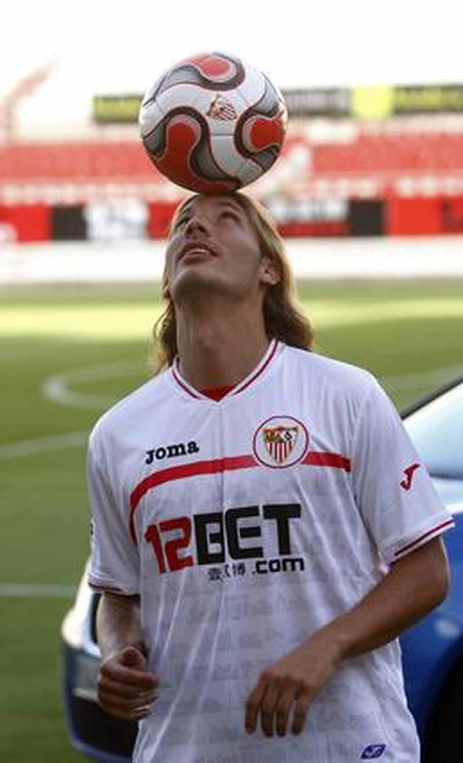 Alexis Ruano durante su presentación como nuevo jugador del Sevilla.

Foto: Belén Vargas