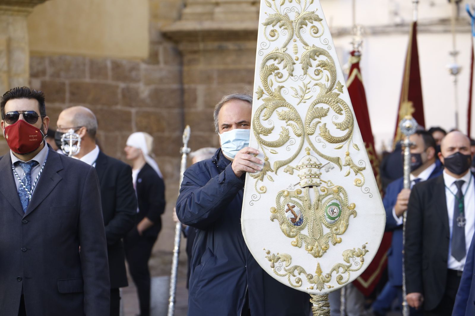 La procesión extraordinaria de la Virgen de la Salud de Córdoba, en imágenes