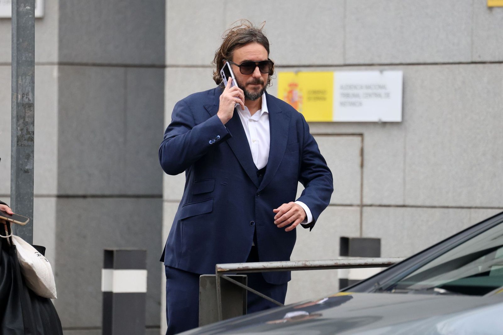 Francisco de Borbón abandona la Aundiencia Nacional.