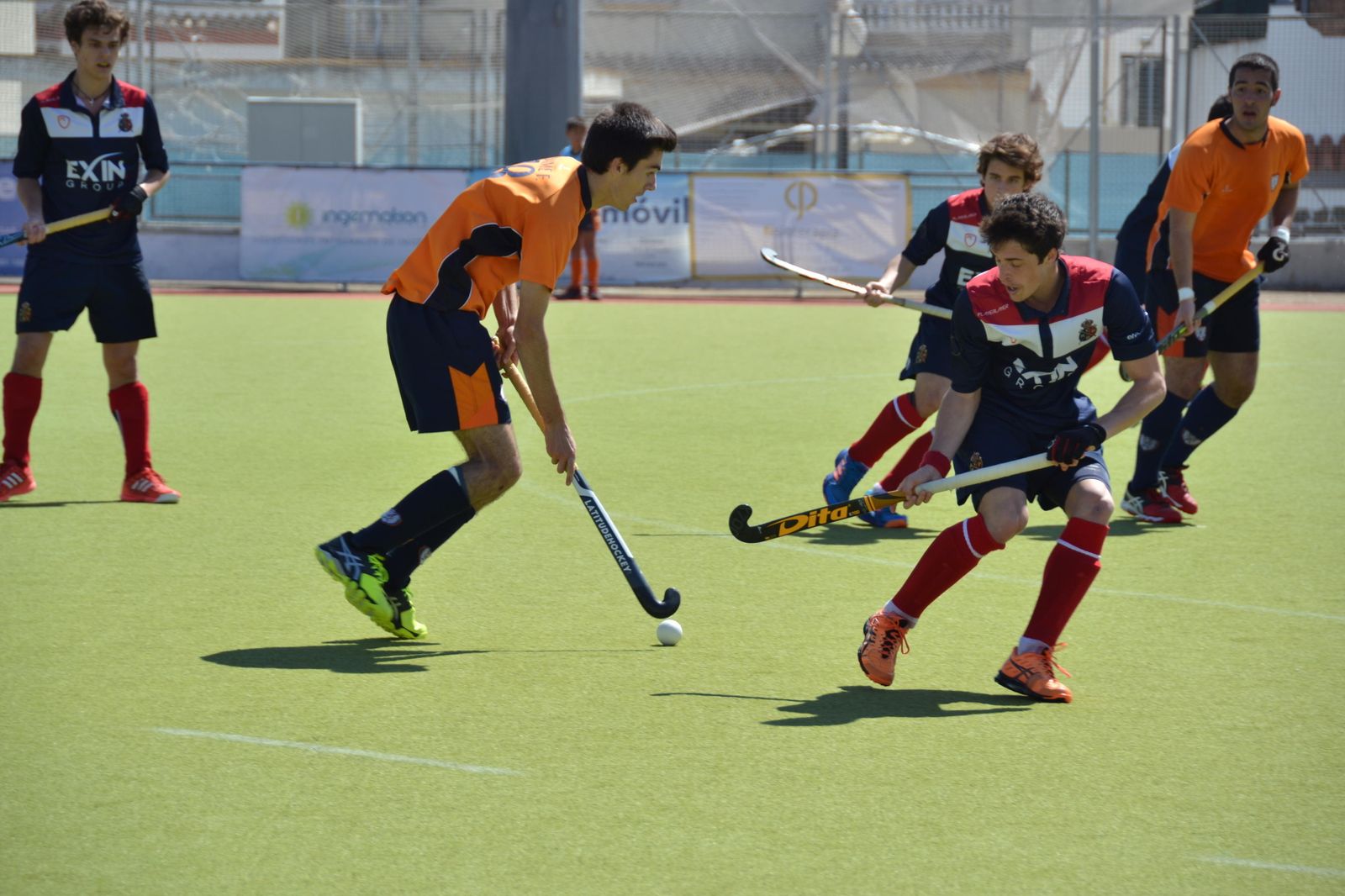 Avance del equipo naranja durante el encuentro de ayer en el Pablo Negre.