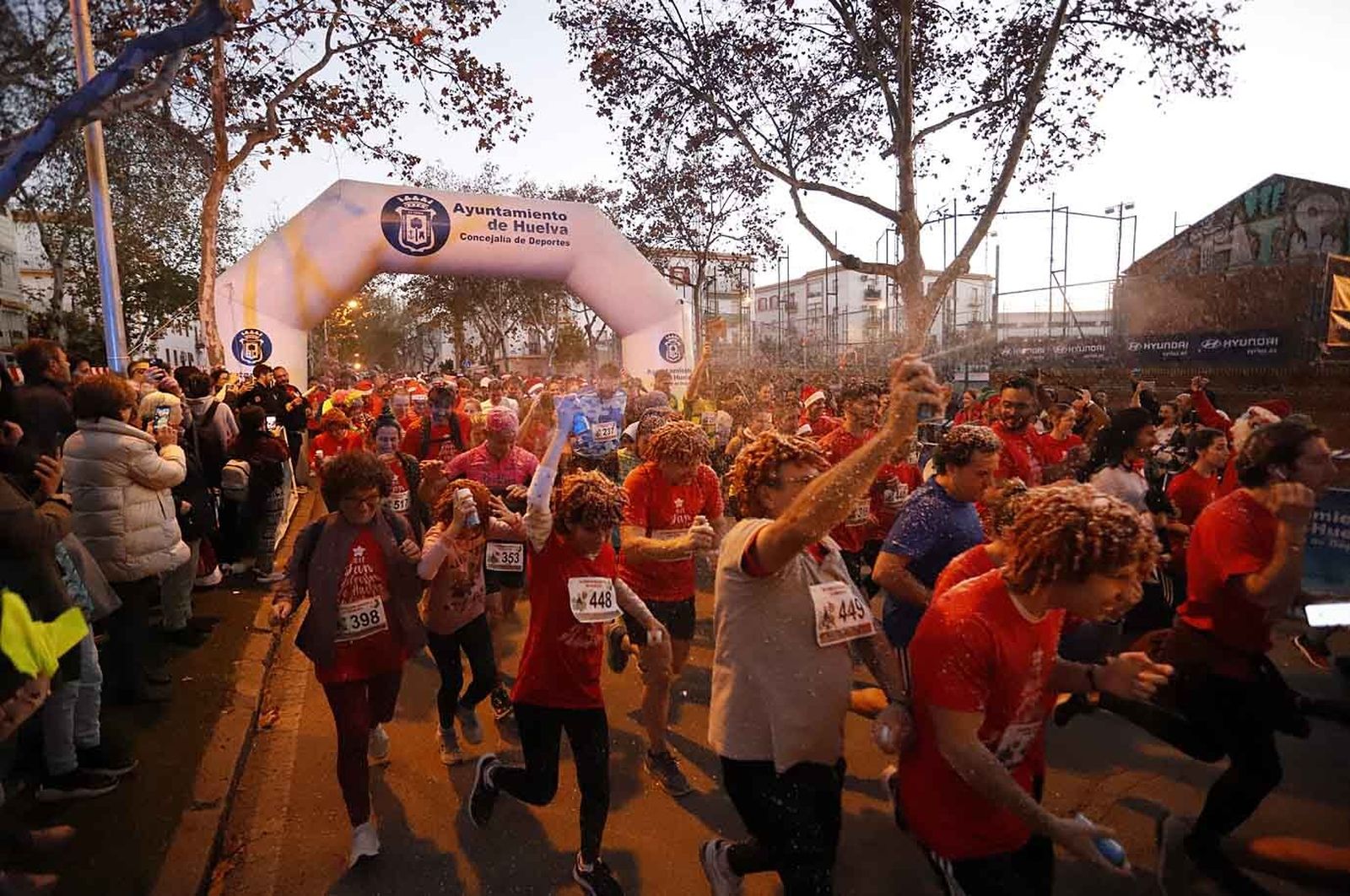 Imágenes de la carrera de San Silvestre en Huelva