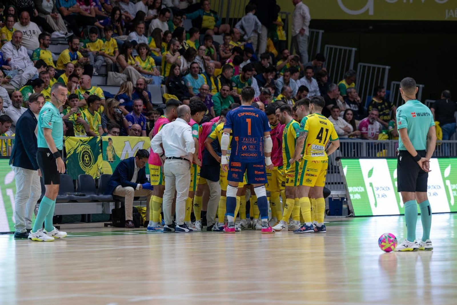 Las mejores fotos de la goleada del Jaén Paraíso Interior FS ante Industrias Santa Coloma