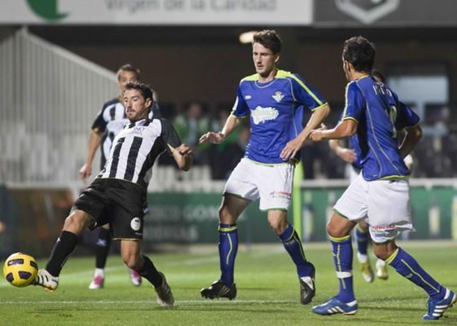 Los de Pepe Mel se dejan remontar en dos minutos.

Foto: LOF