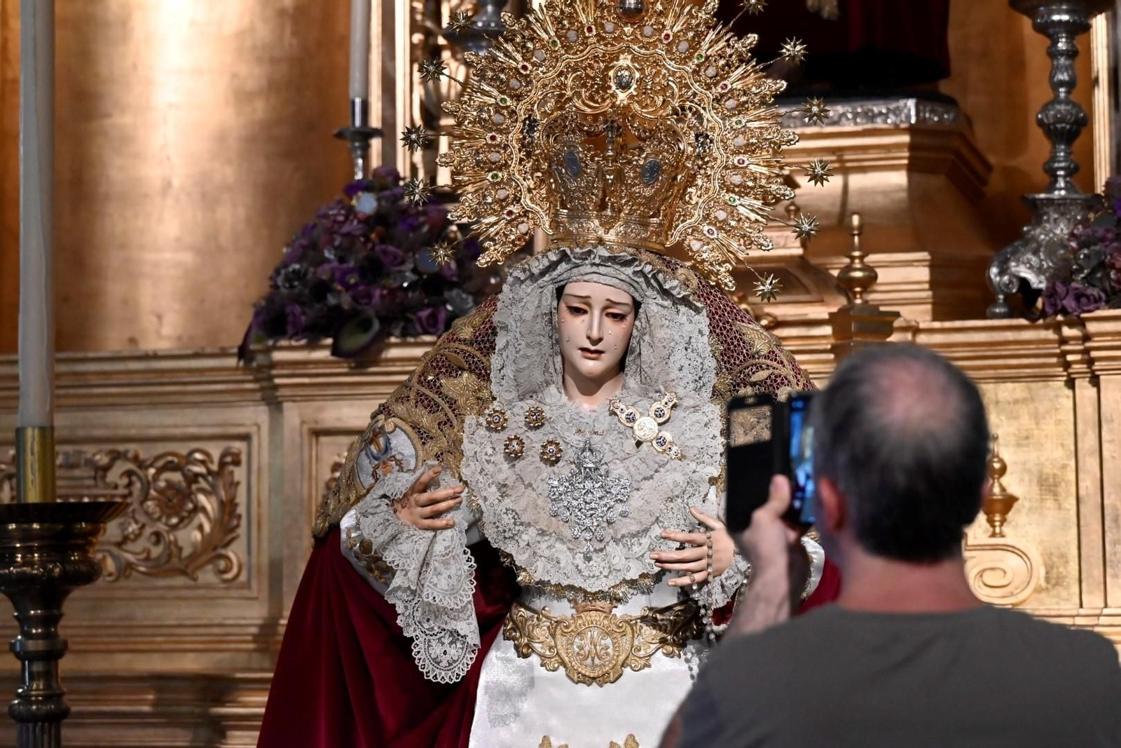 Las mejores fotos de la veneración de la Virgen de la Piedad de Córdoba tras su restauración Las mejores fotos de la veneración de la Virgen de la Piedad de Córdoba tras su restauración